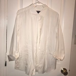 Woman’s 3/4 sleeved dress shirt